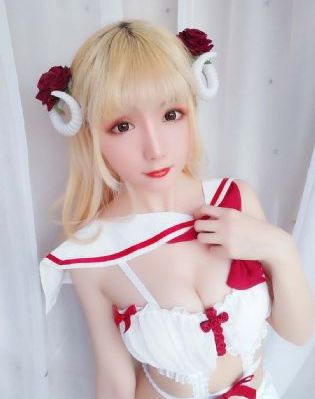 巨胸美女揉自己的胸_手机MP4字幕高清版在线播放