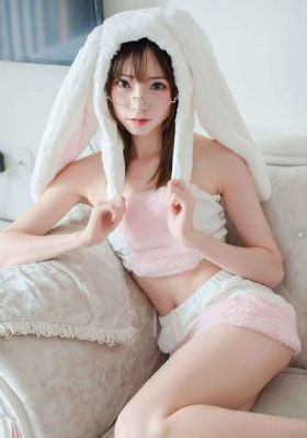 穿秘书服自慰_在线播放高清