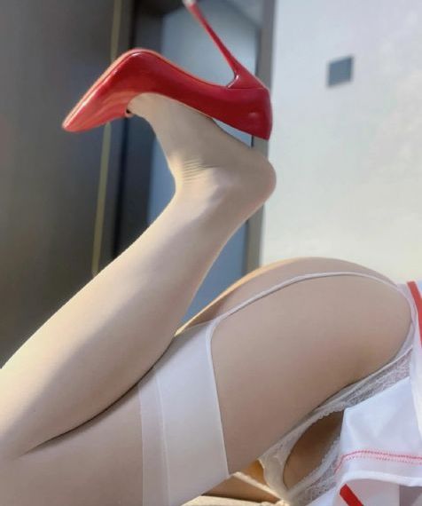 紧身裙丝袜女教师下载_蓝光高清免费观看